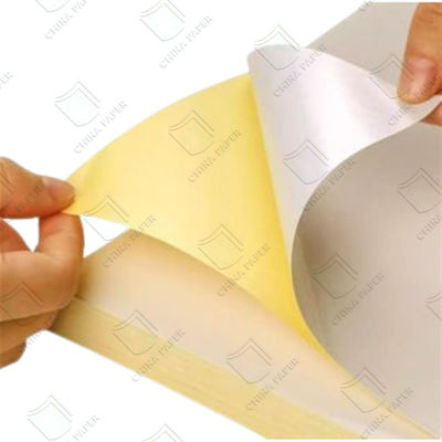 Bom preço. Papel de vidro revestido de silicone de um lado, rolos de papel branco amarelo para fabricação de papel de etiquetas on-line